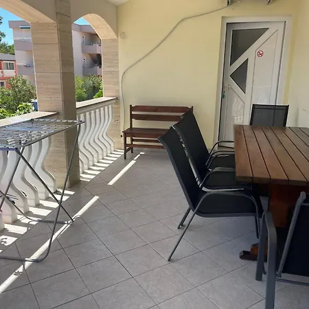 Gagula 公寓 维尔